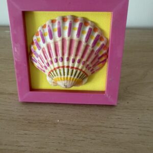 Candy Stripe Scallop in Pink and Yellow Frame